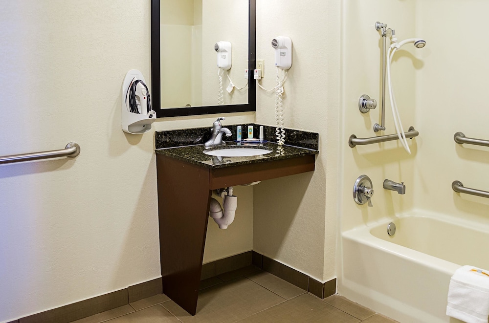 Quality Inn Vicksburg 24/46