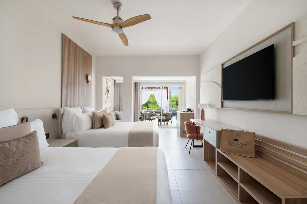 Preferred Club, Swim Out, Junior Suite, 2 Double Beds