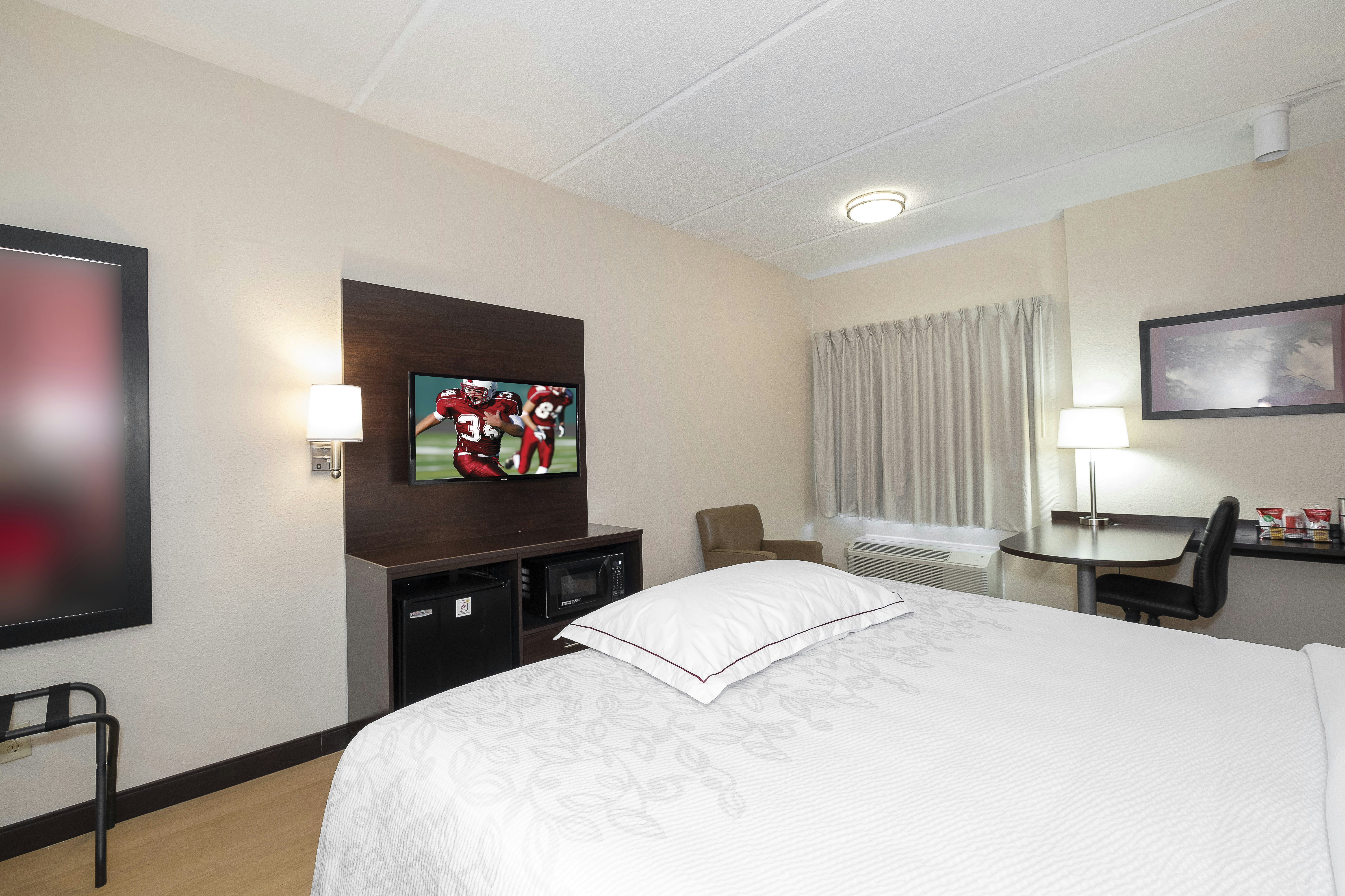 Premium, Suite, King Bed, Red Roof PLUS Jacksonville - Southpoint 3/6