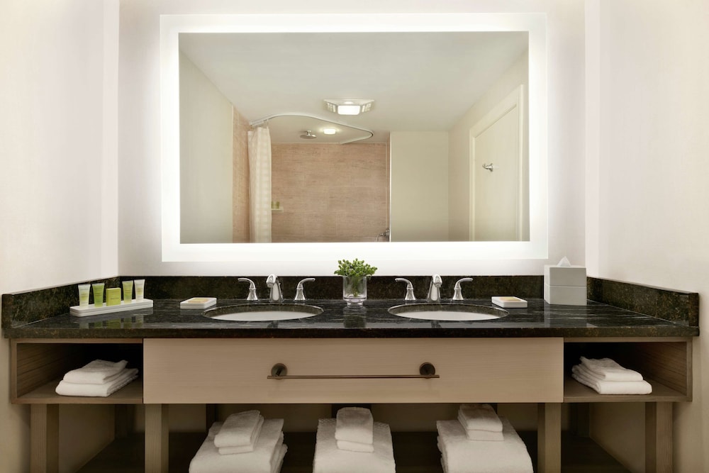 Hilton Suites Ocean City Oceanfront 47/63