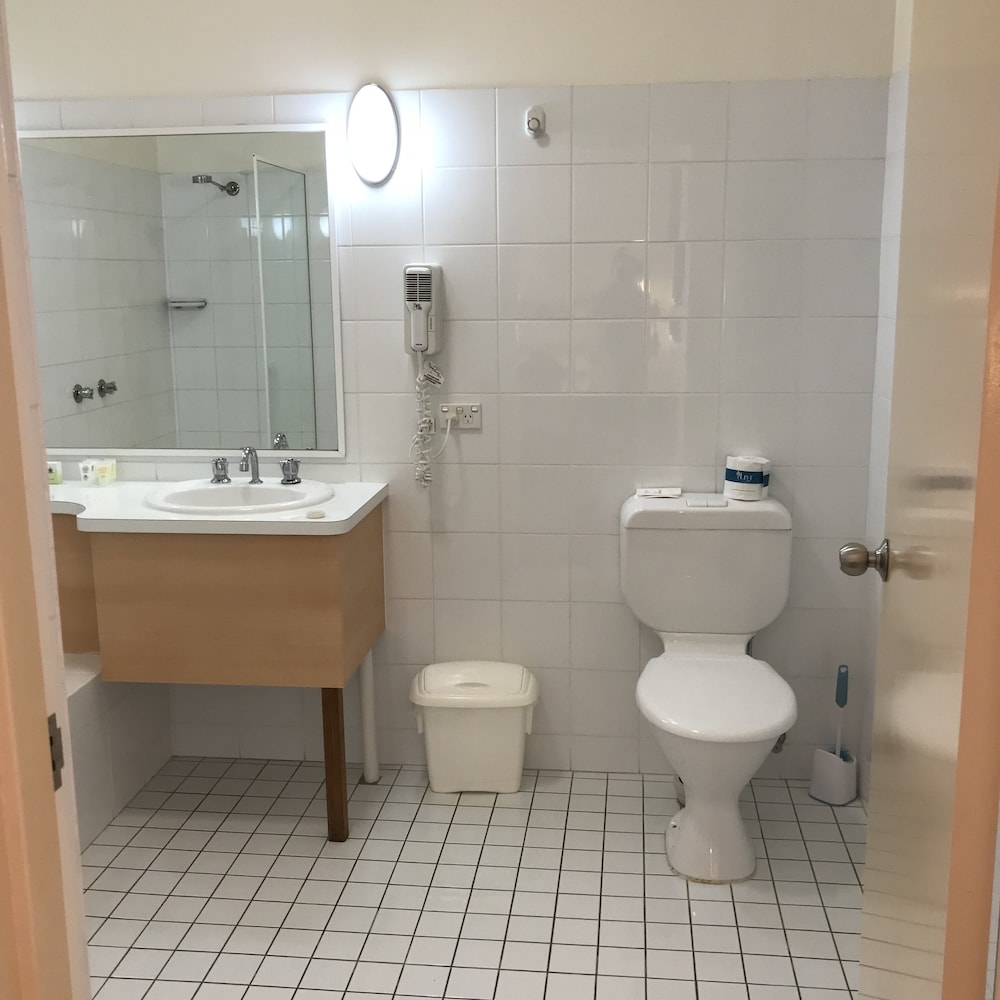 Country Gardens Motor Inn 10/33