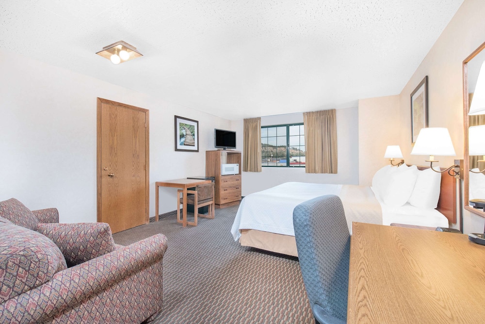 Days Inn by Wyndham West Rapid City 25/32