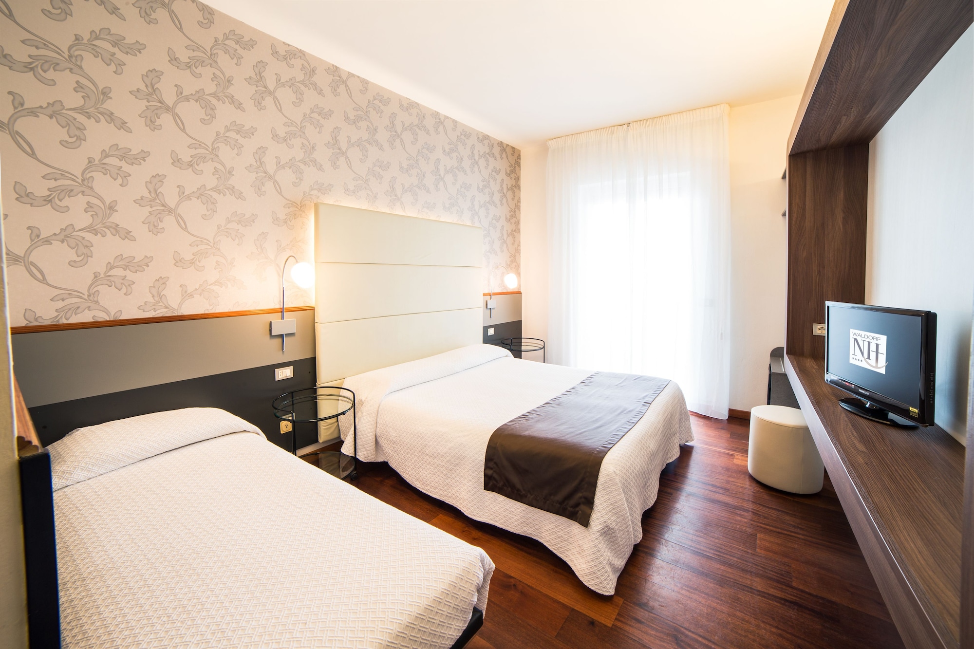 ROOM, QUADRUPLE