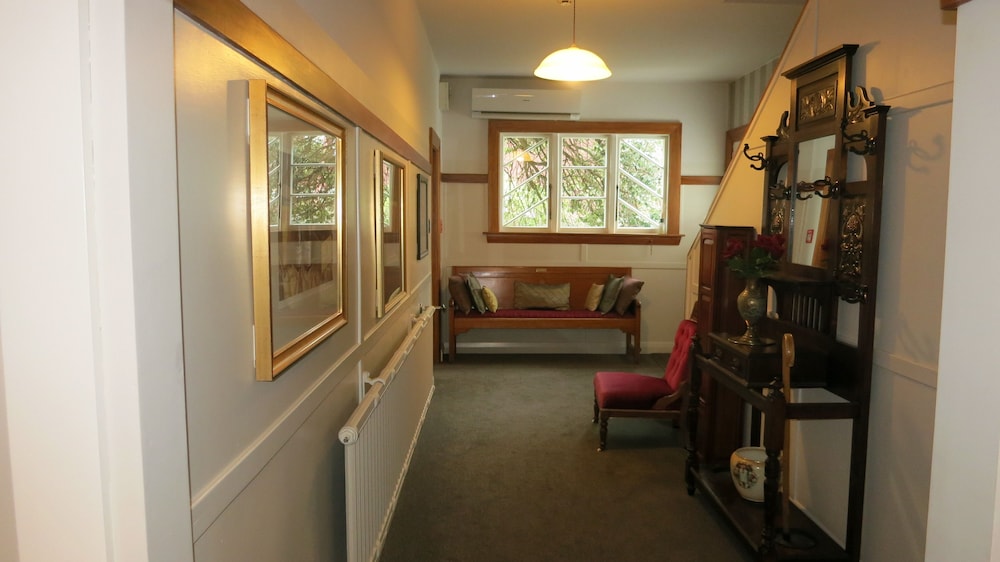 Cheltenham House 27/50
