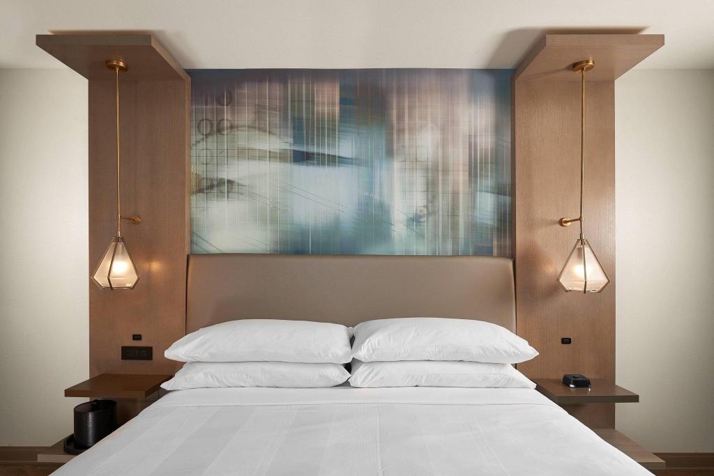 Guest Room, Queen Bed, Club Floor