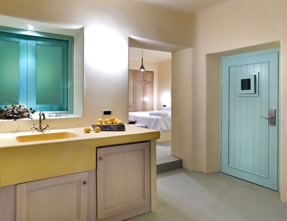 Voreina Gallery Suites 46/50