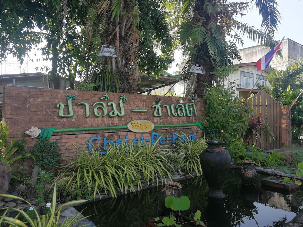 Palm Chalet Resort 7/50