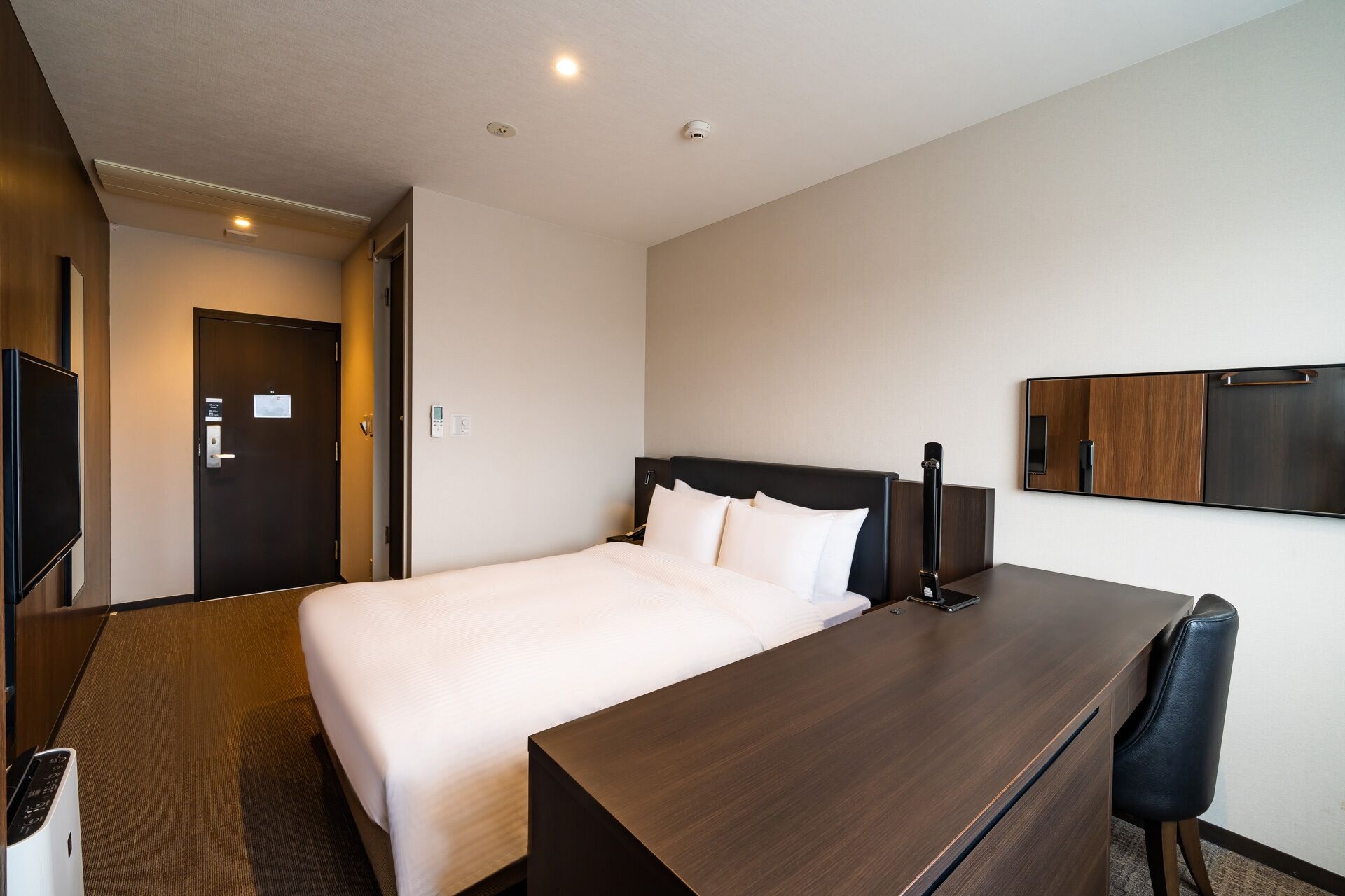 EAST, SUPERIOR, DOUBLE BED