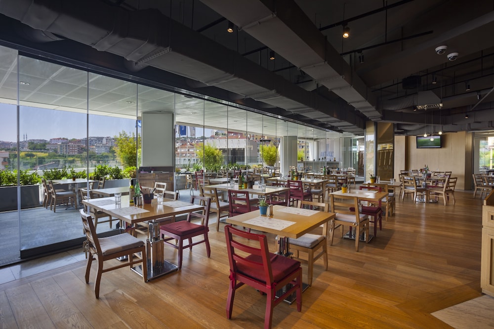 Anthill Suites 47/56