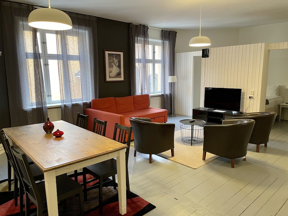 Unique Hotel 62/77