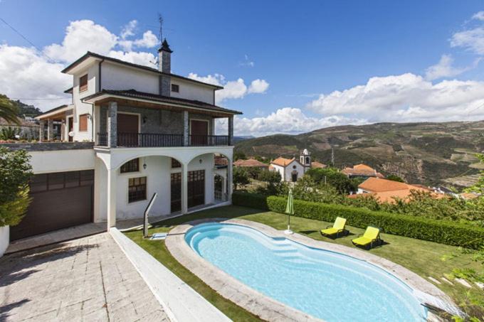 2 Bedrooms, House