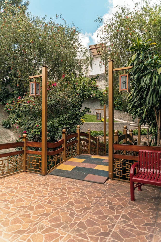 Suites Jardin Imperial 57/63