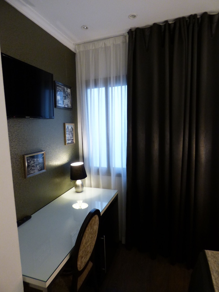Hotel Moderno BCN 36/70