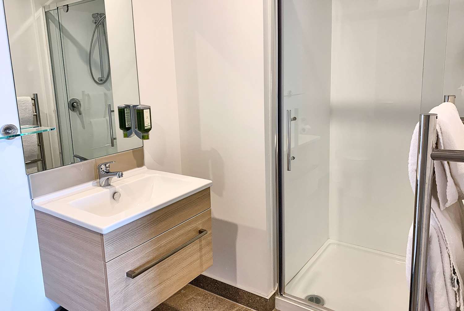 Ramada Suites by Wyndham Albany 55/59