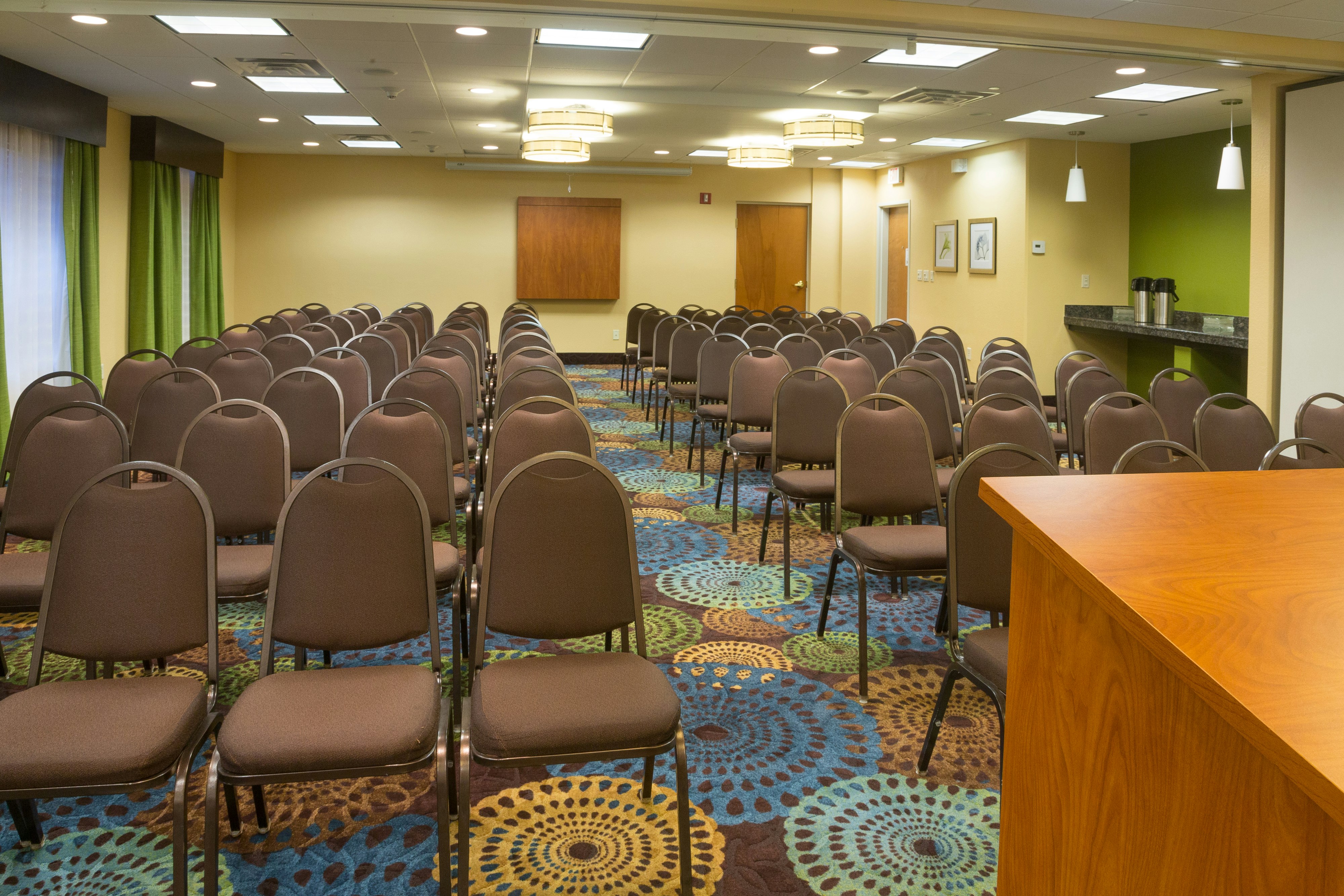 Holiday Inn Express Suites Jacksonville Airport 59/63