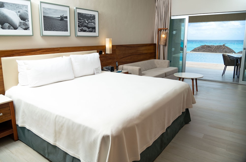 Emporio Cancun 8/48
