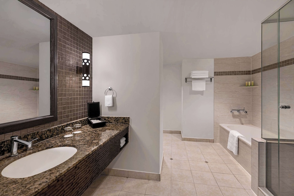 Dusit Beach Resort Guam 46/48