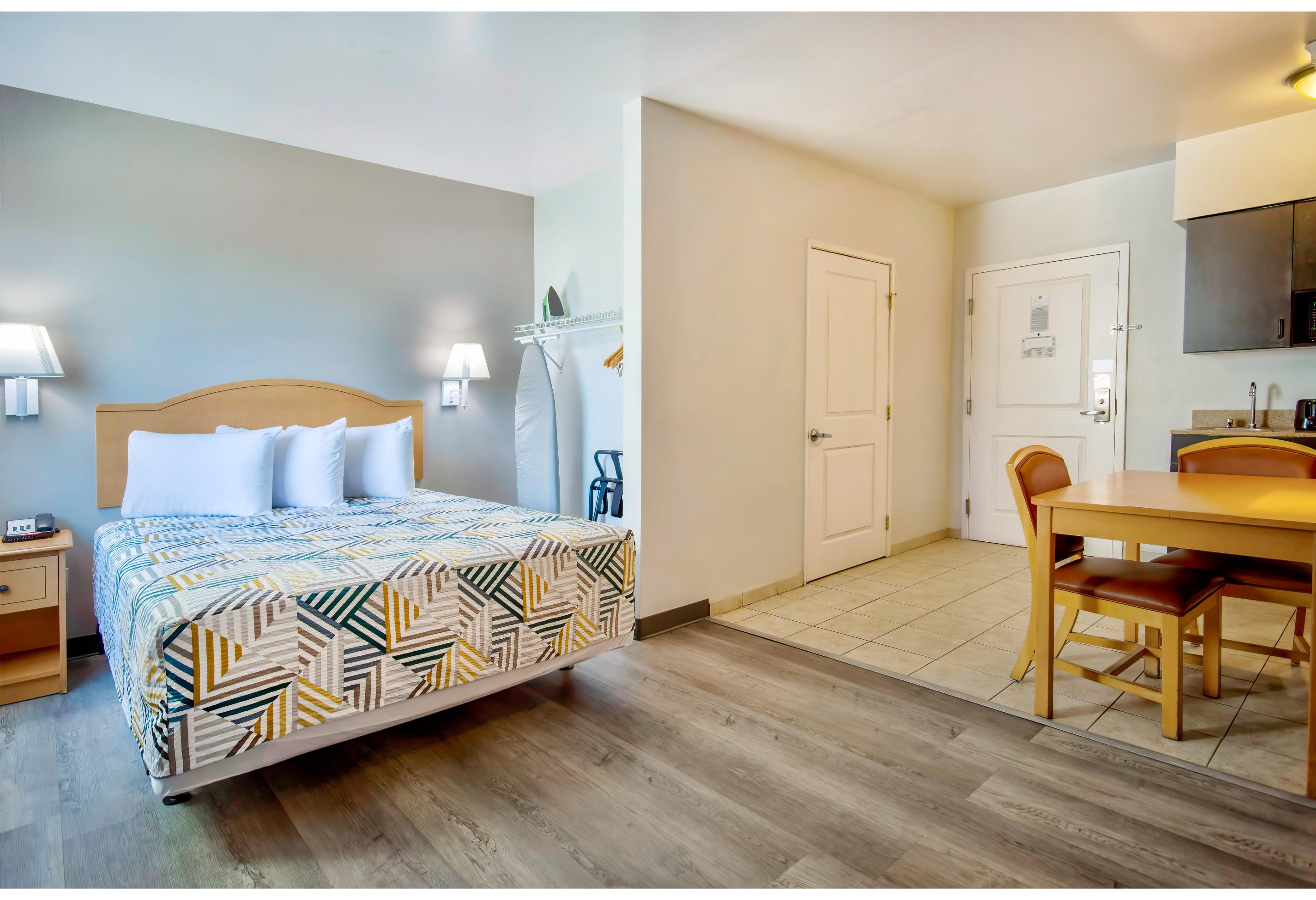 Room, Queen Bed