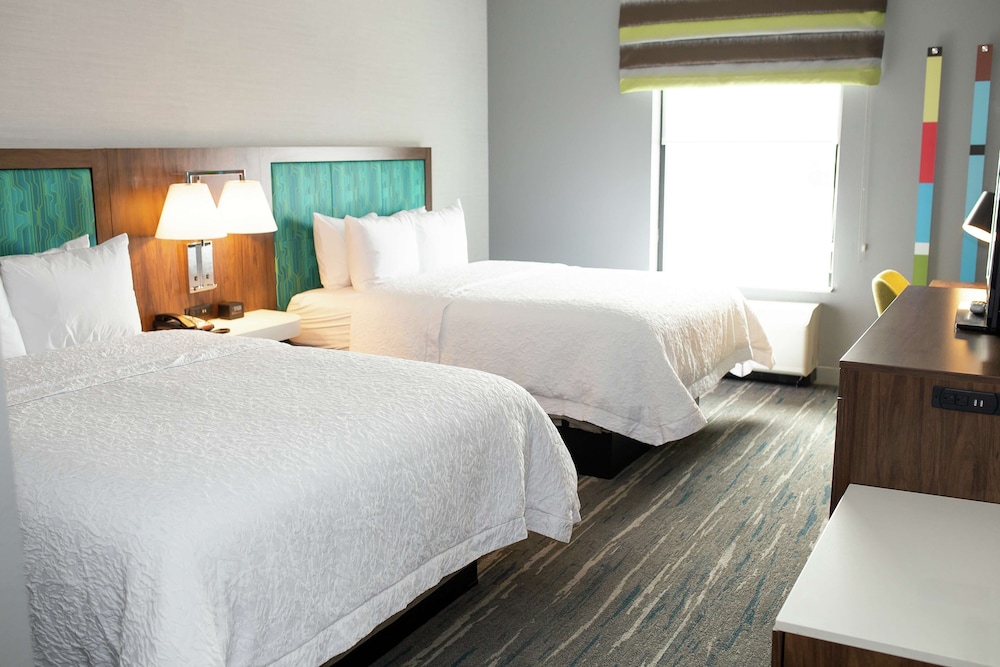 Hampton Inn and Suites Dundee 19/55