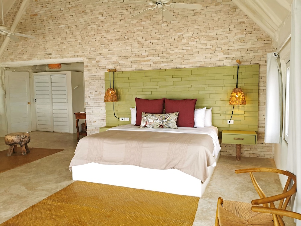 MASTER, SUITE, OCEAN FRONT, HOT TUB, TERRACE