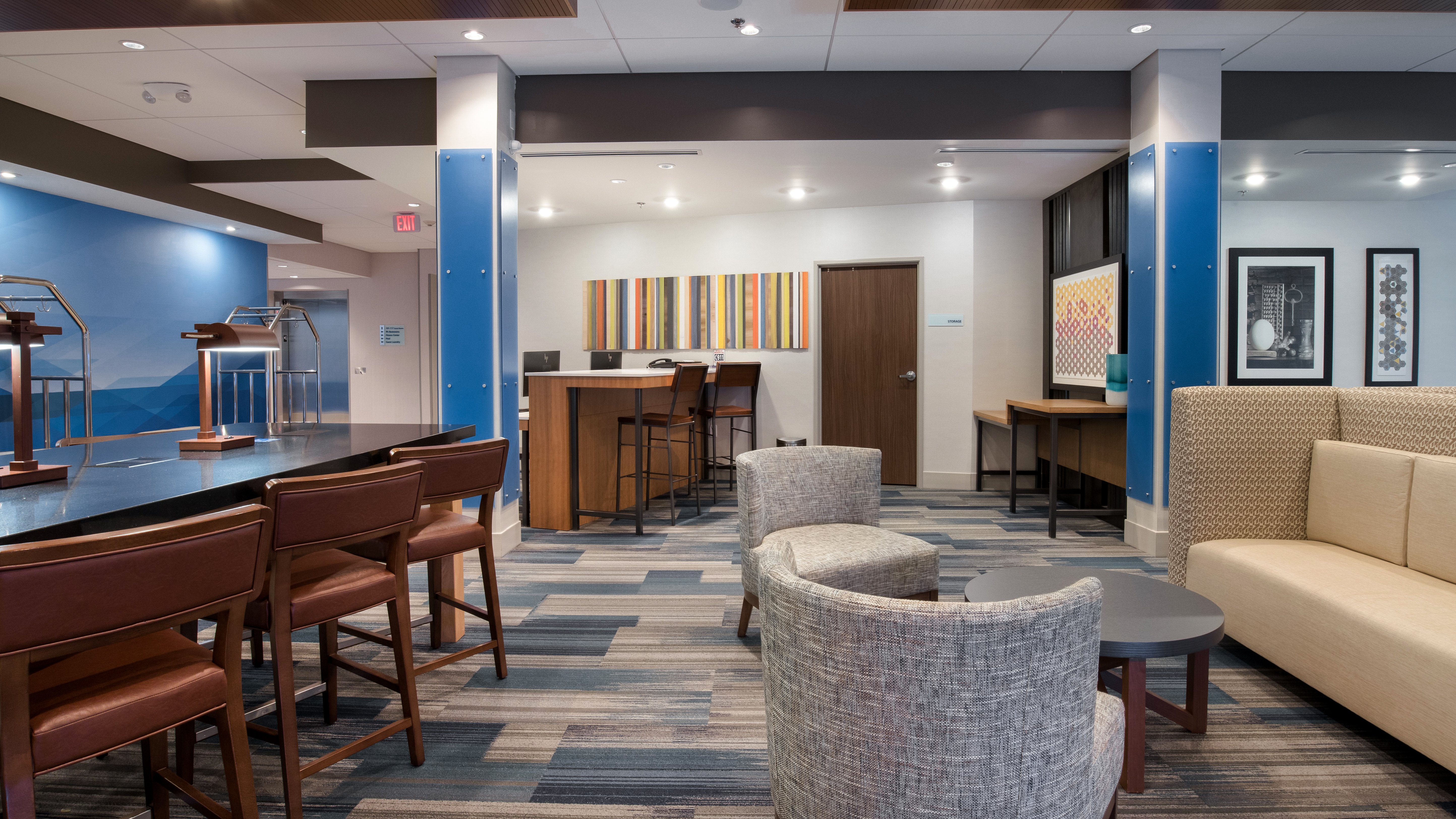 Holiday Inn Express Suites Racine 50/63
