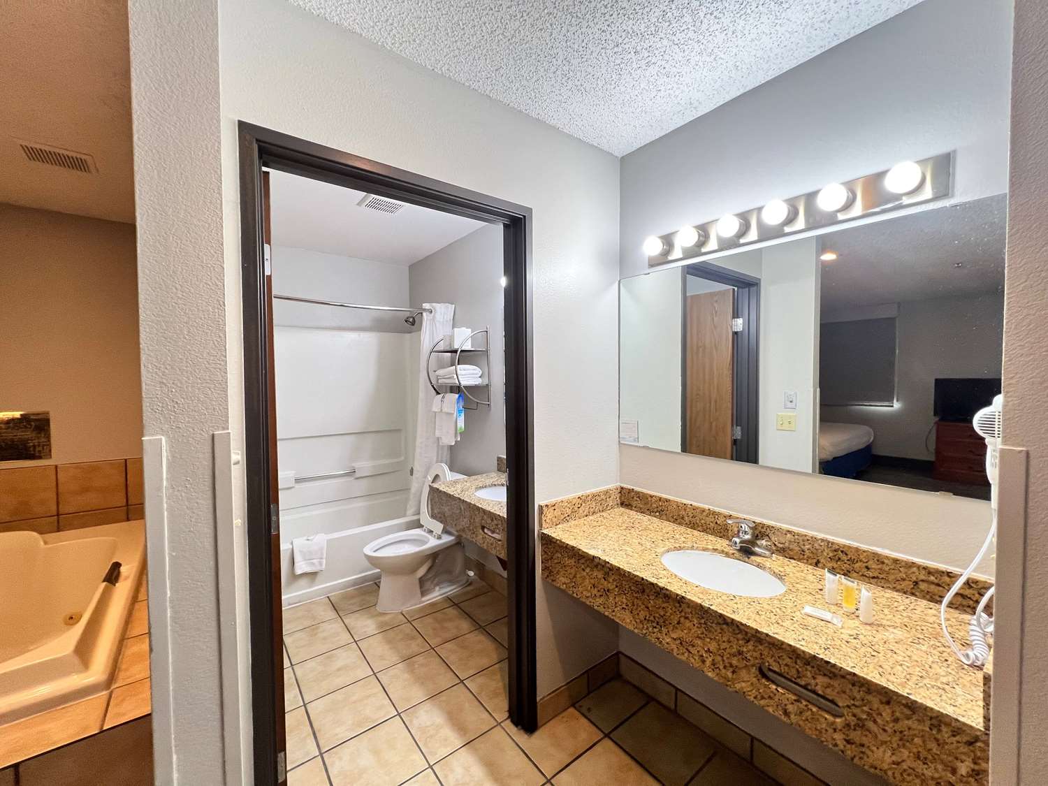 Antelope Inn & Suites 31/33