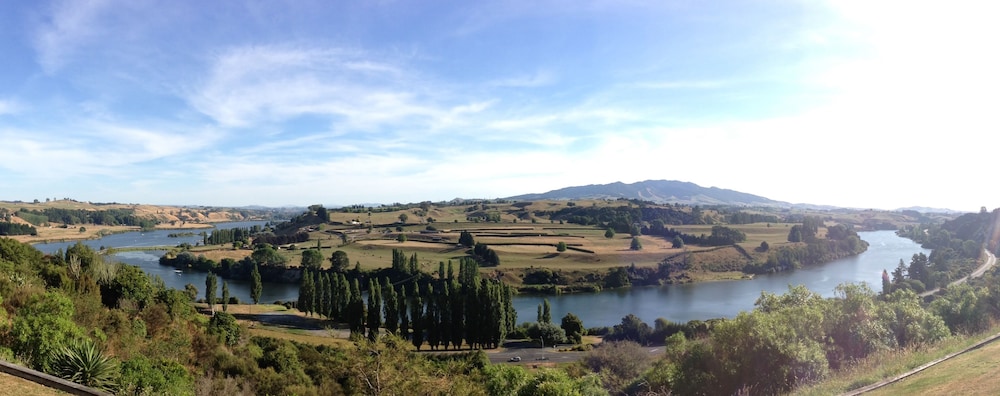 LAKE KARAPIRO LODGE 38/50
