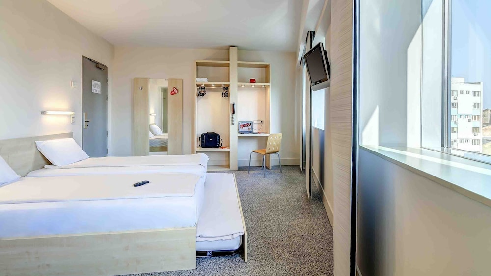 Hello Hotel 23/39