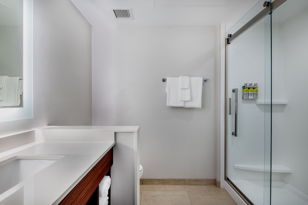 Holiday Inn Express And Suites Santa Ana Orange County an IHG Hotel 16/57