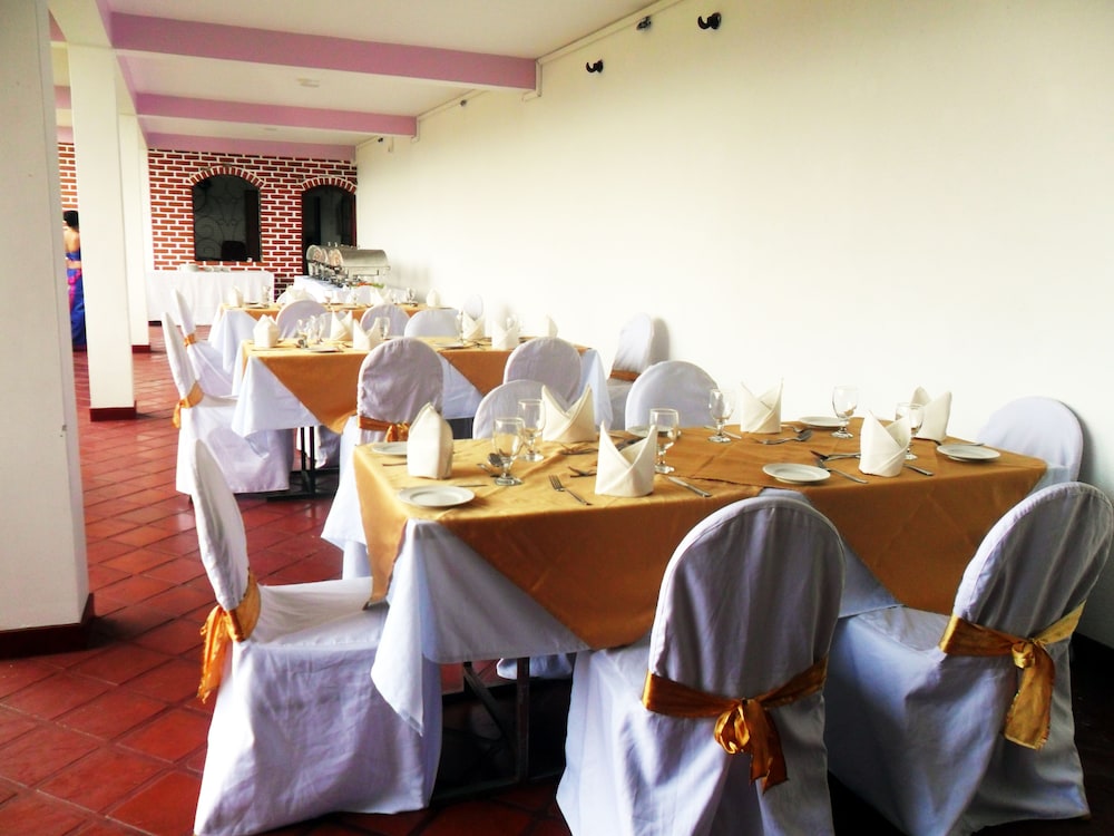 Mahaweli Regent Hotel 30/42
