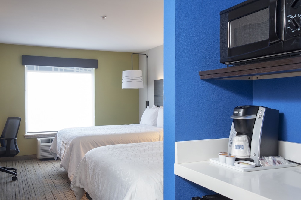 Holiday Inn Express Hotel and Suites Chester-Monroe-Goshen 23/72