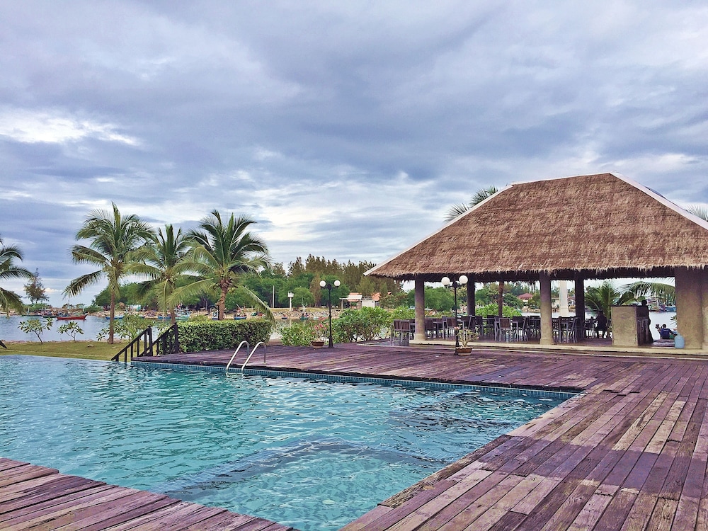 Lawana Escape Beach Resort 49/50