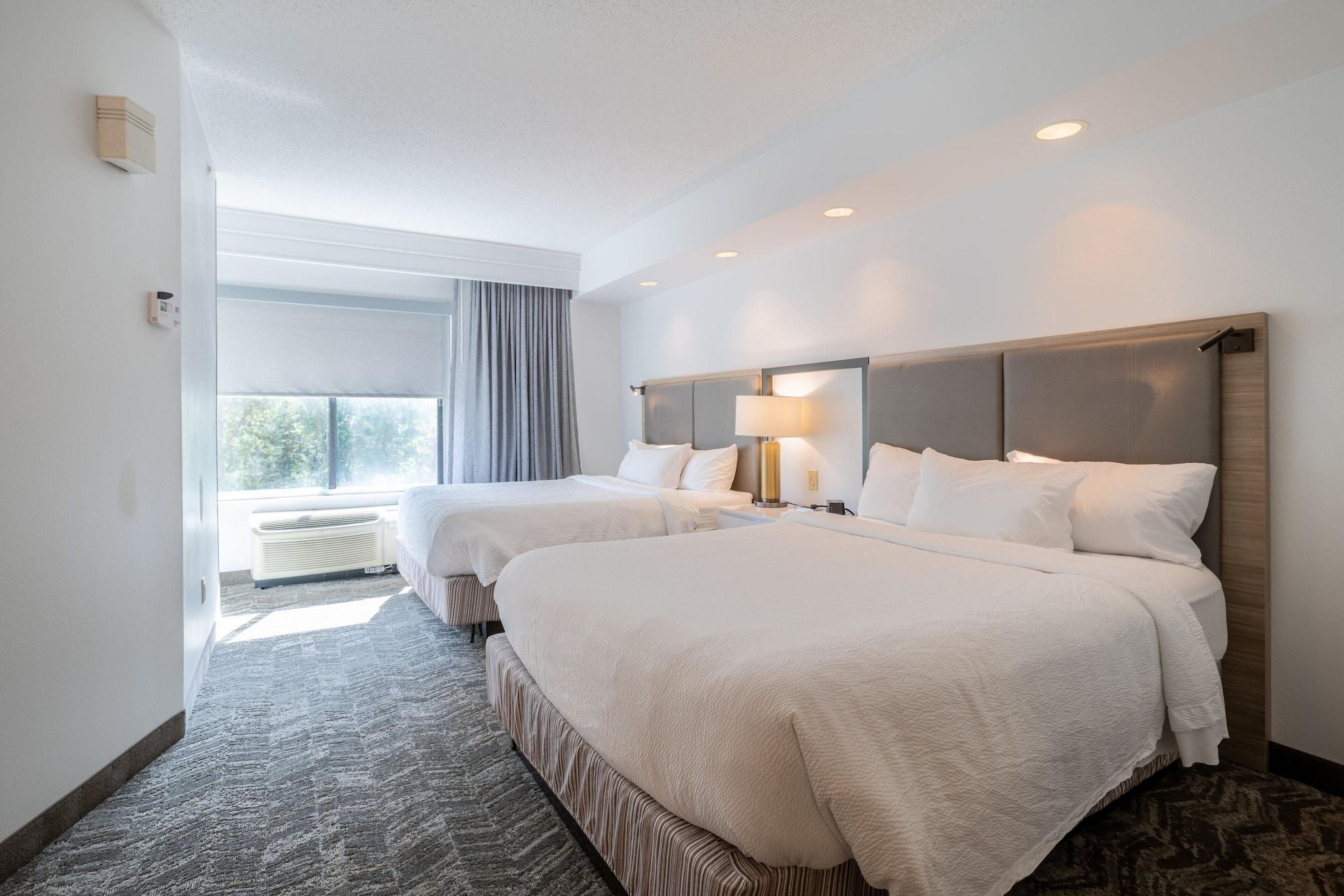 Suite, 2 Queen Beds, Accessible