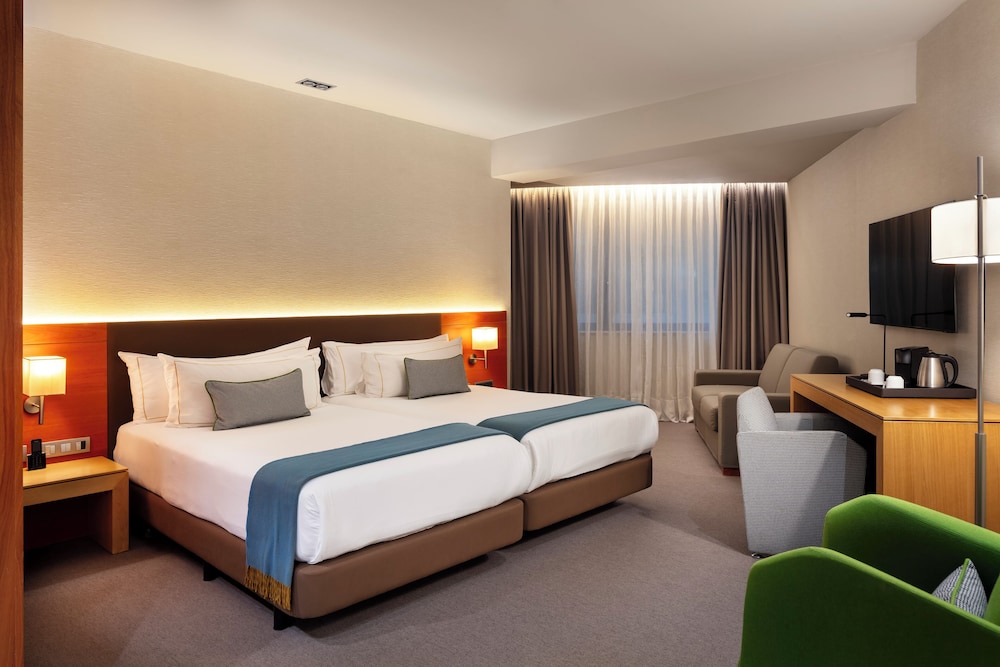 Inner, Smart, Twin Beds, with View, The Artist Grand Hotel of Art 3/7