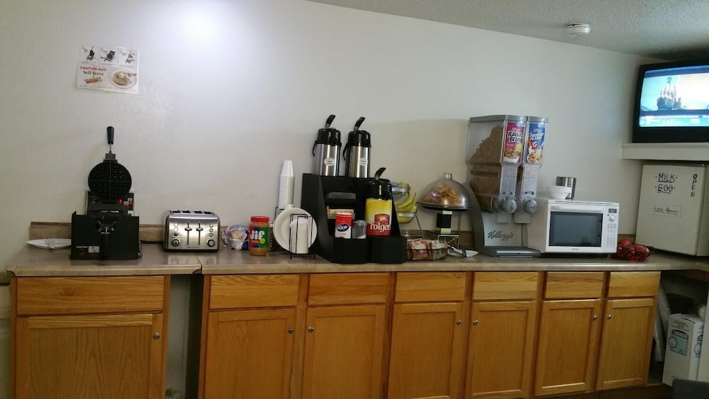 Americas Best Value Inn Lincoln 23/34