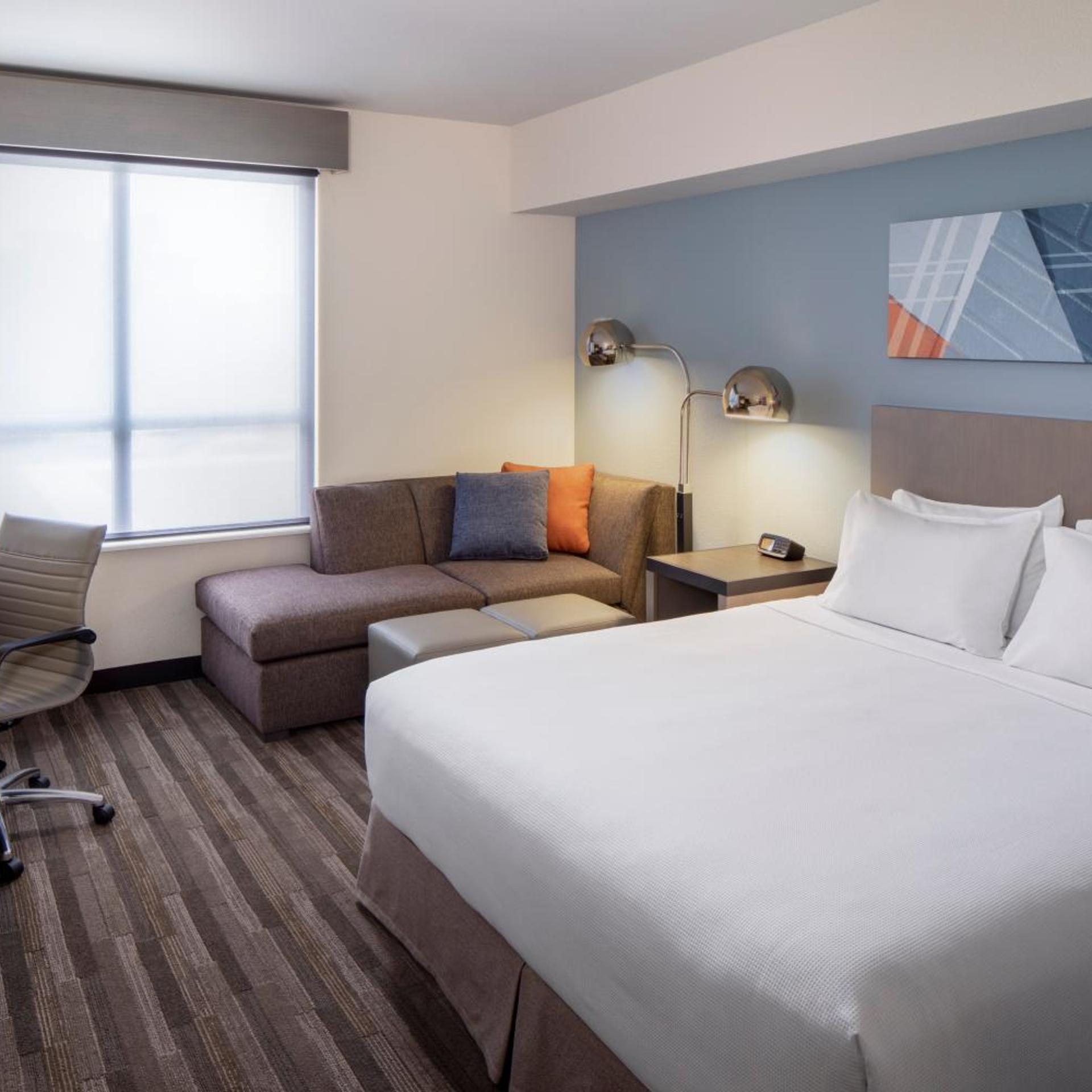 Room, King Bed, Den, Accessible