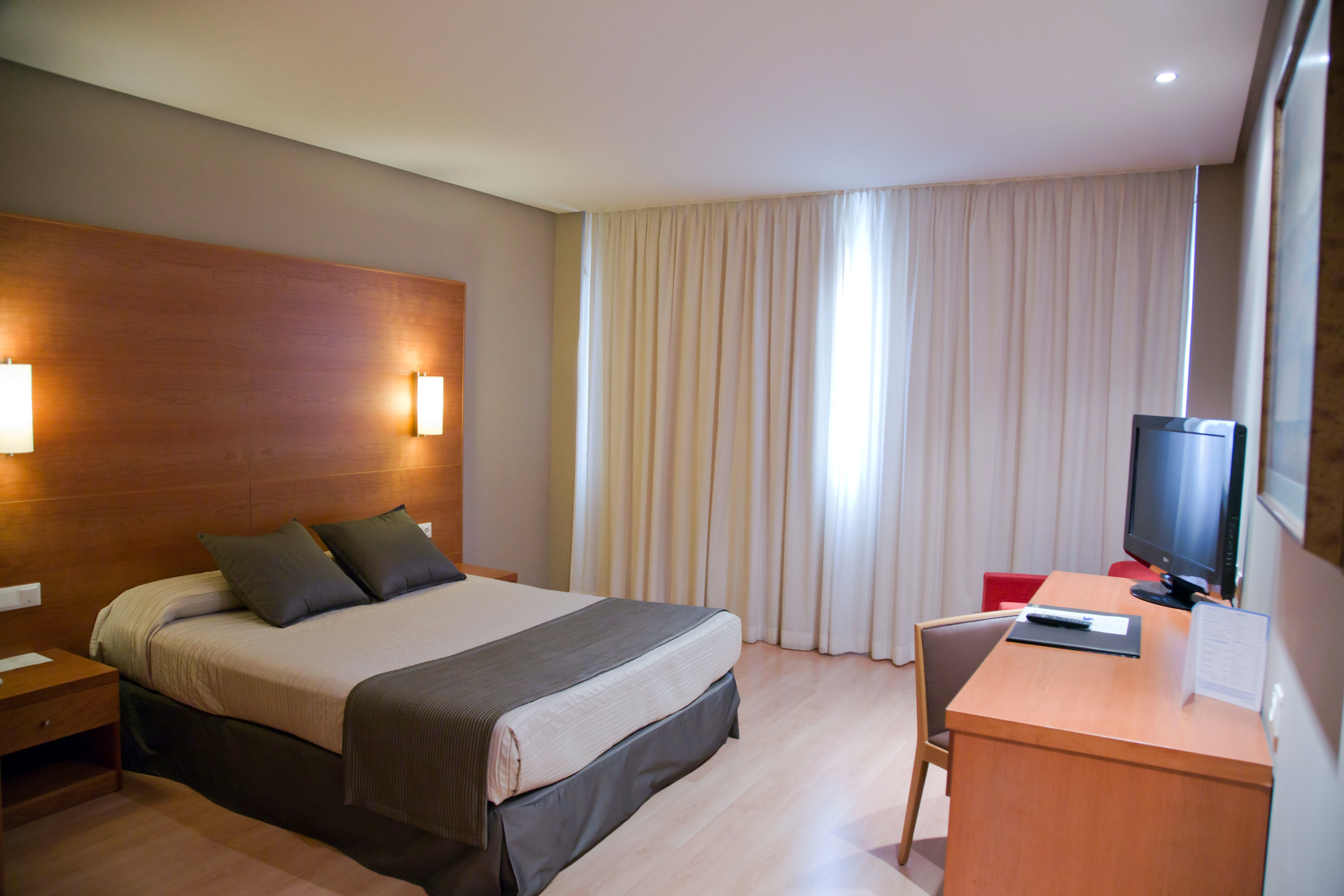 غرفة قياسية بسرير مزدوج أو سريرين منفصلين