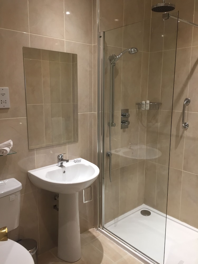 Park Inn by Radisson Shannon Airport 57/59