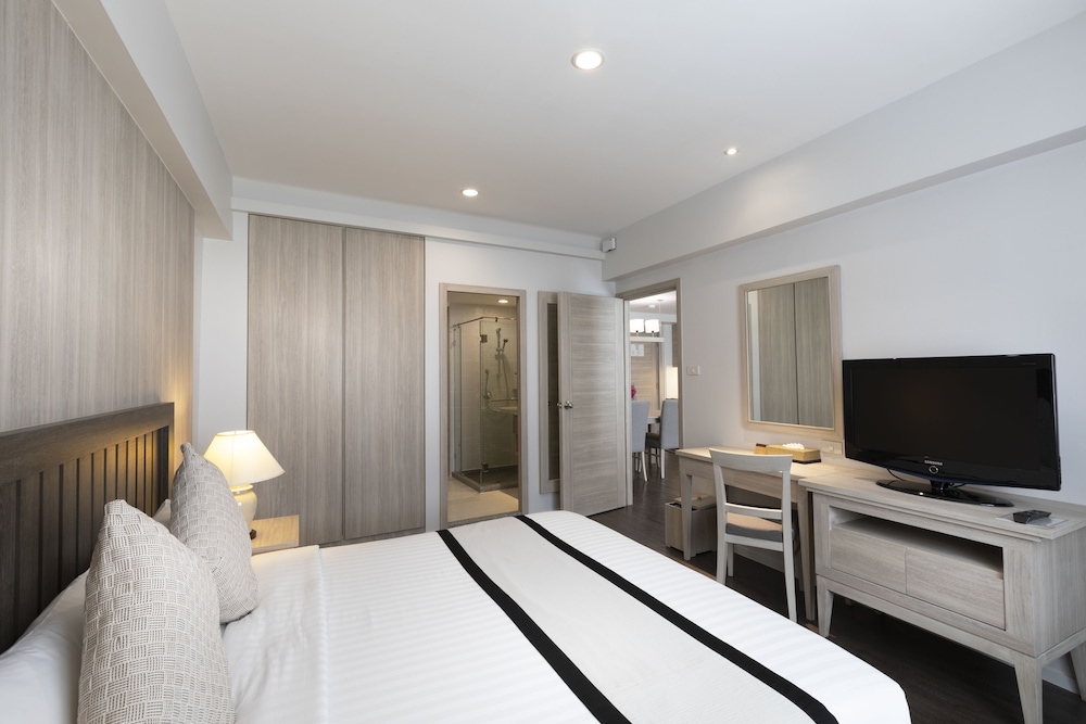 1 BEDROOM, SUITE