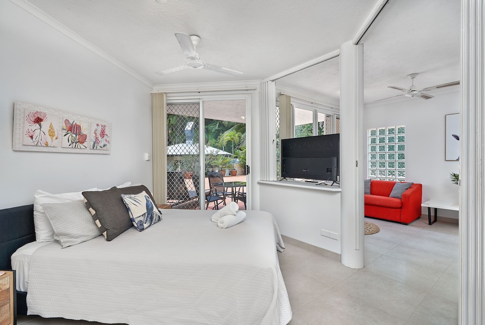 Golden Sands Beachfront Resort 11/70