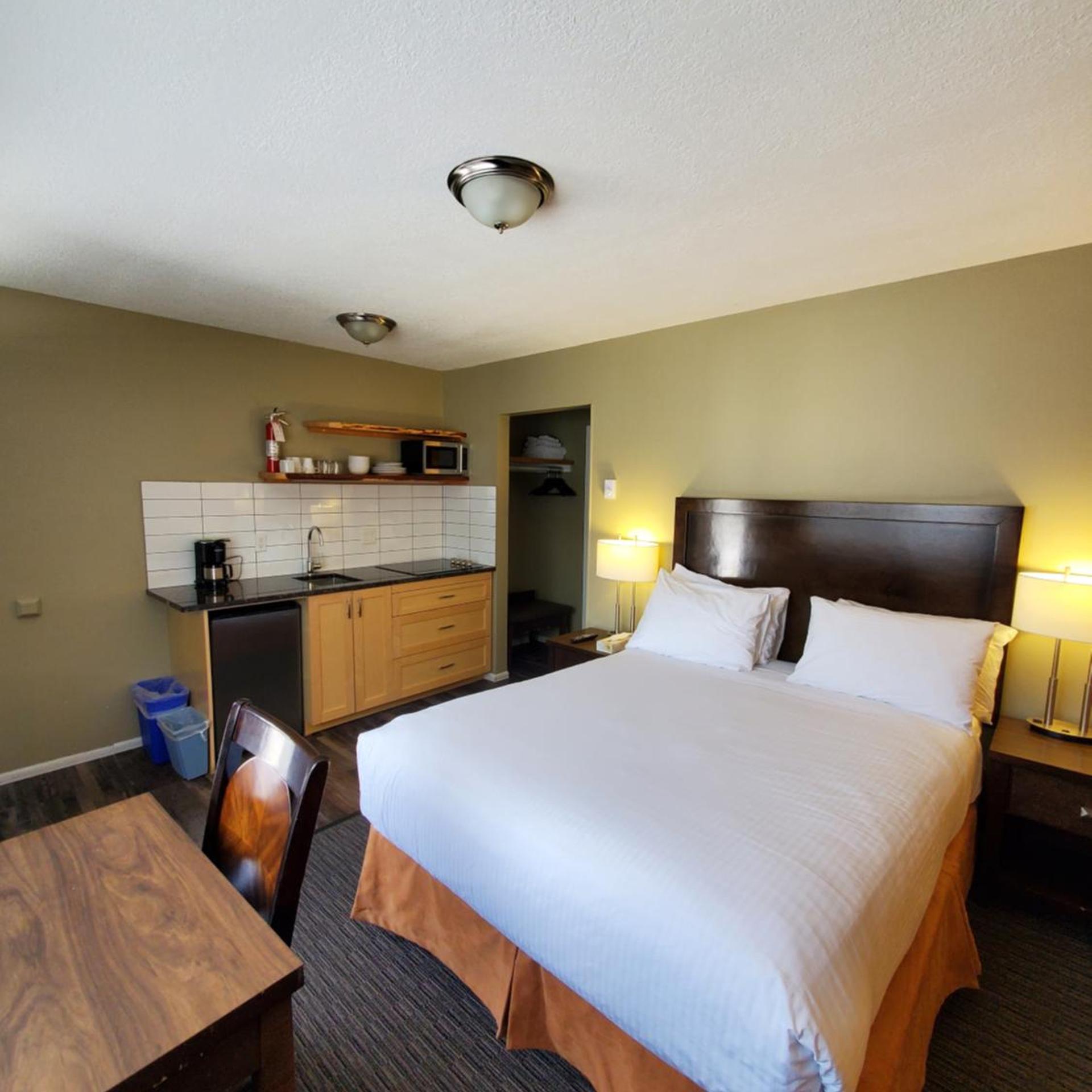 Alpine Inn & Suites 22/50