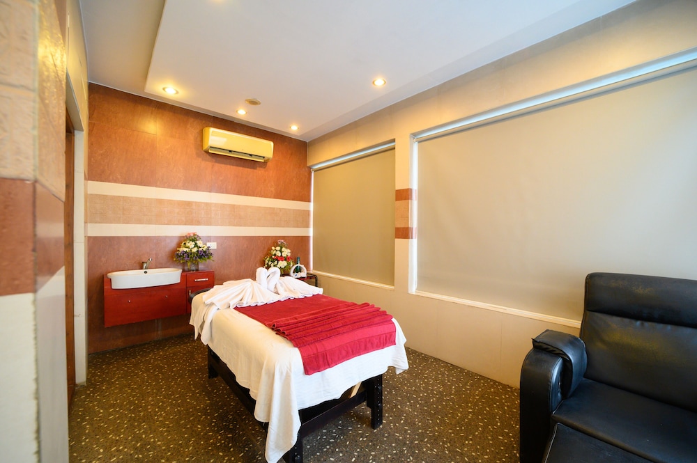 Sinclairs Siliguri 24/50