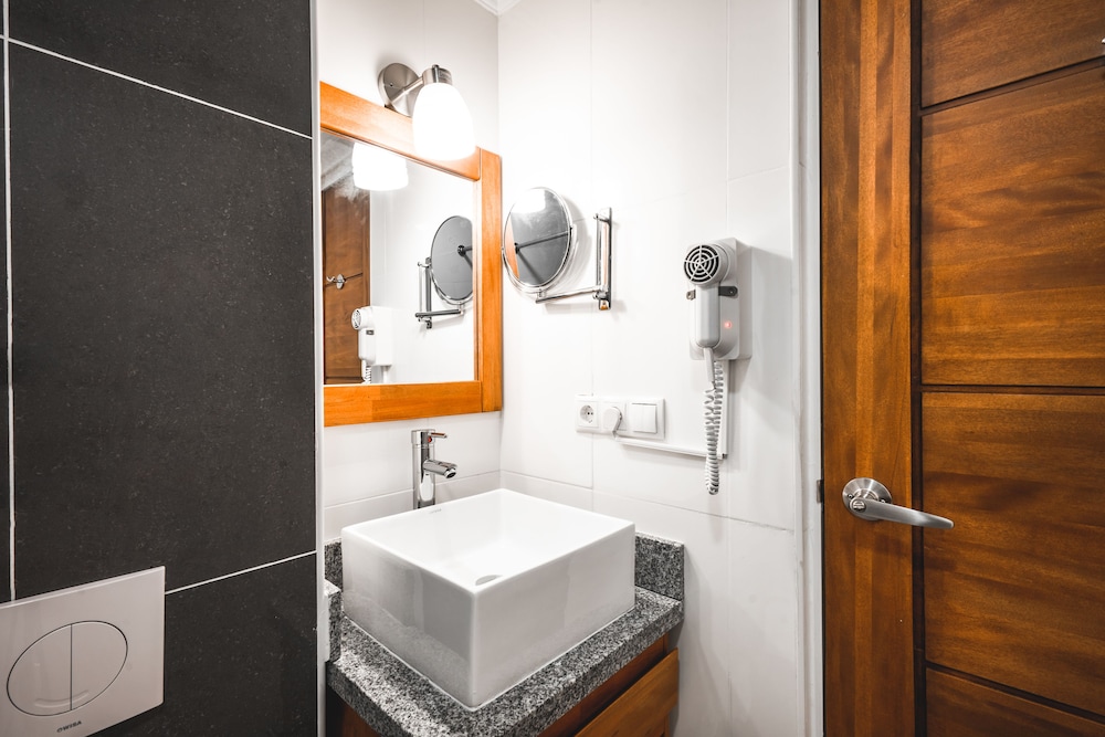 City Suites Curacao 15/70
