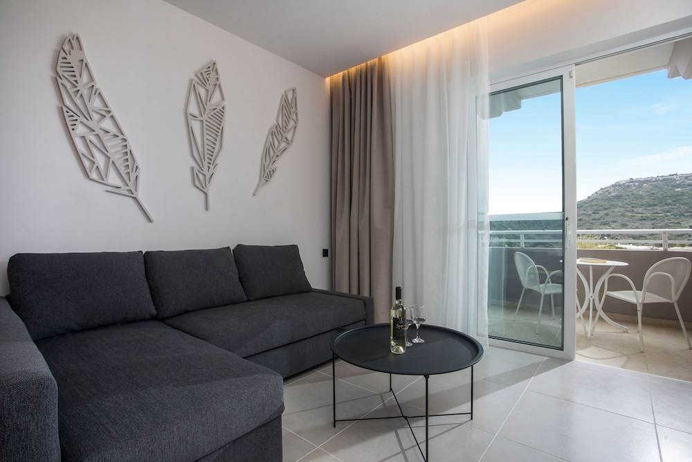 Zoes Hotel 20/36