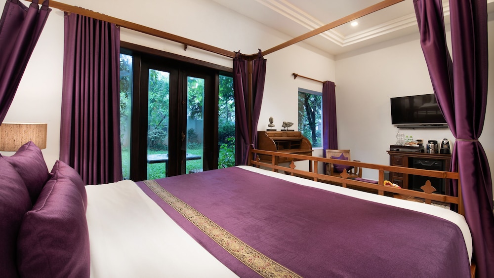 HONEYMOON, HISTORICAL, SUITE