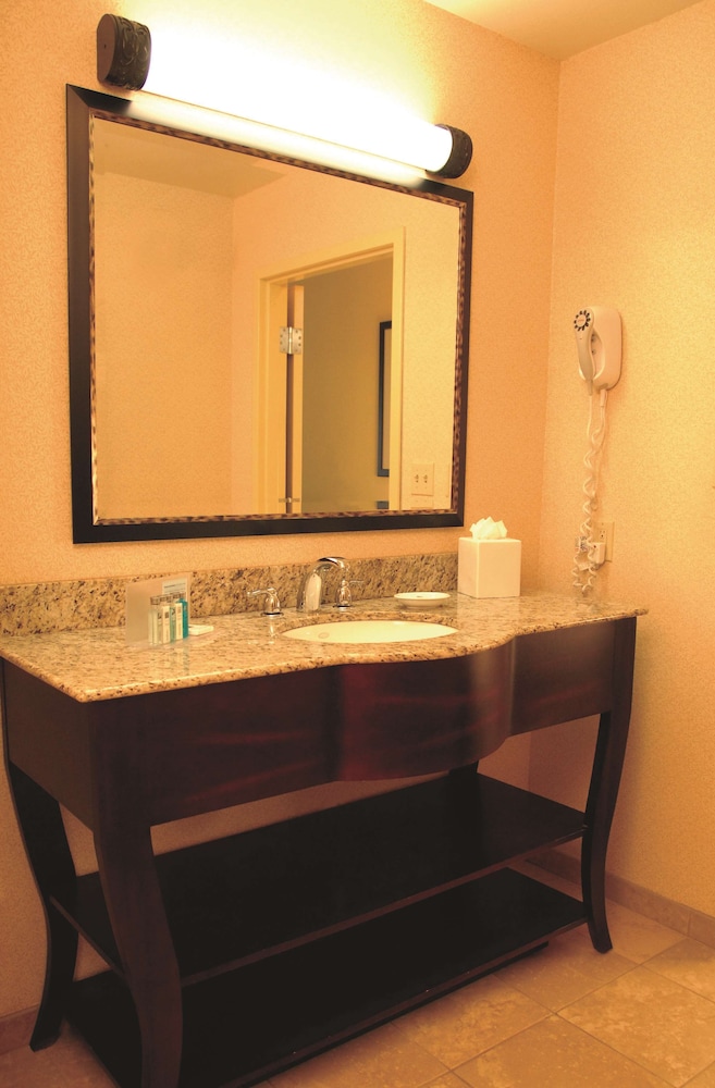 Hampton Inn Garden City, KS 32/33