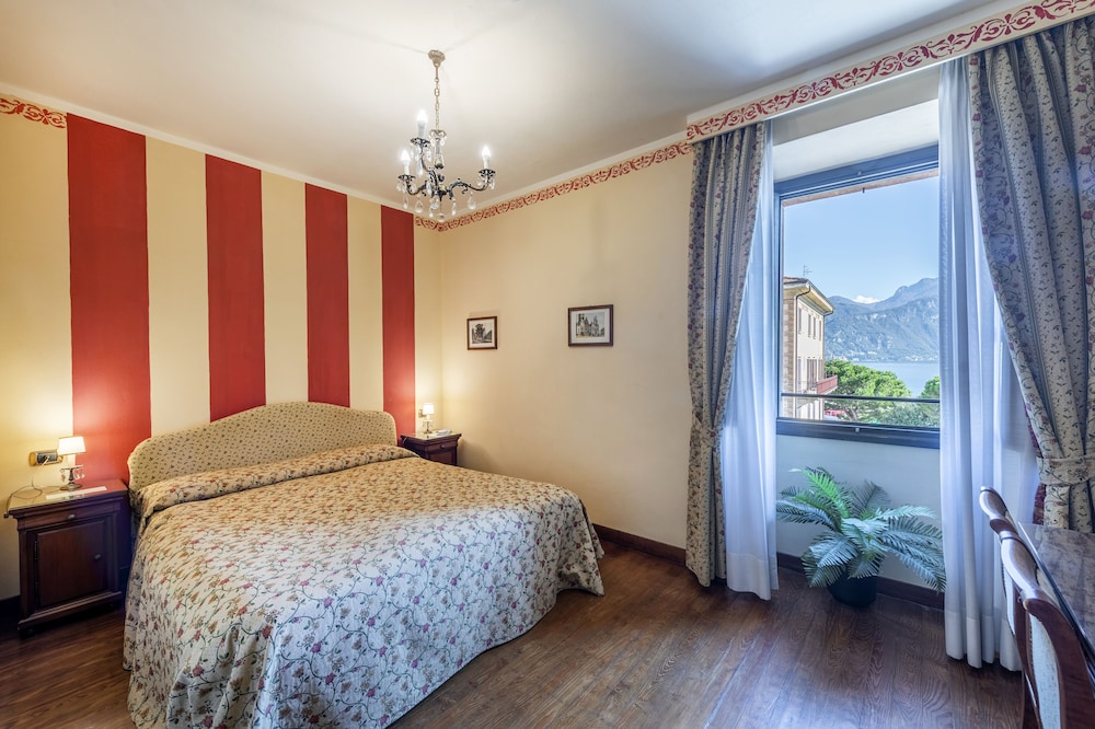 Hotel Du Lac 8/43
