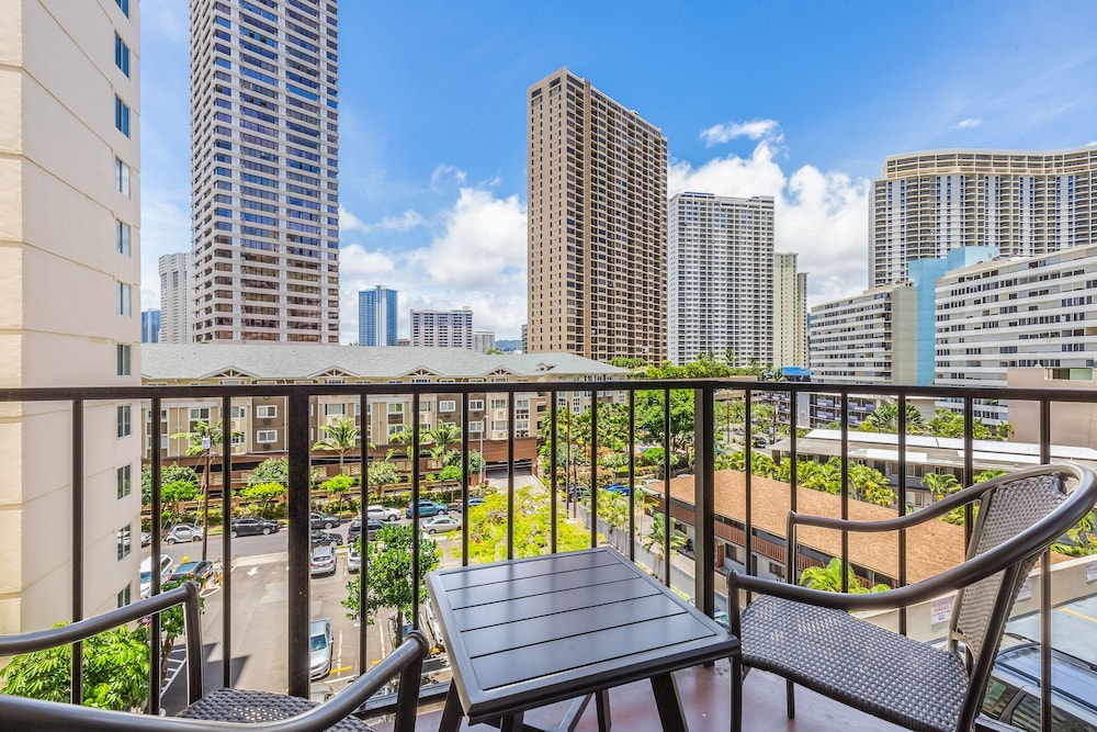 Castle Palms at Waikiki 45/60