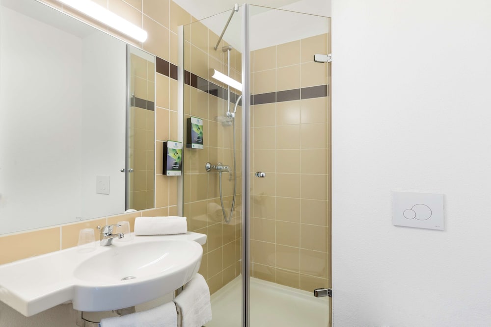 Sure Hotel By Best Western St-Amand-Les-Eaux 7/28