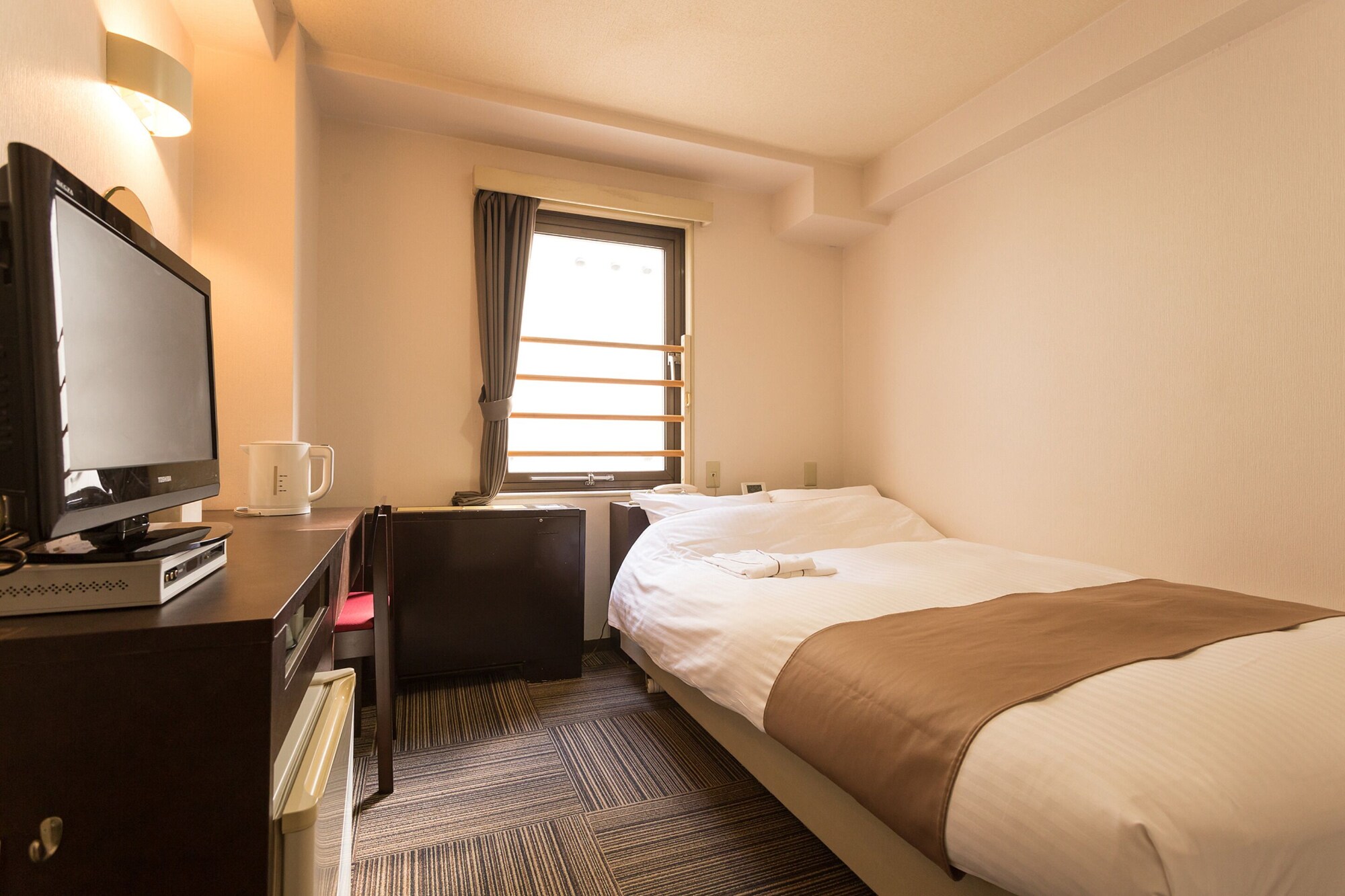 Semi Room, Semi Double Bed, Smoking